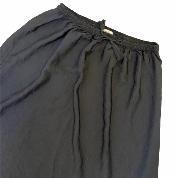 H&M Black Light Weight Drawstring Mid Length Skirt - Picture 3 of 7